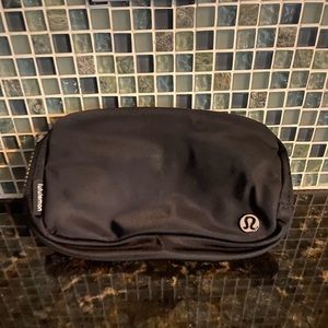 NWT AUTHENTIC Lululemon everywhere belt bag - black